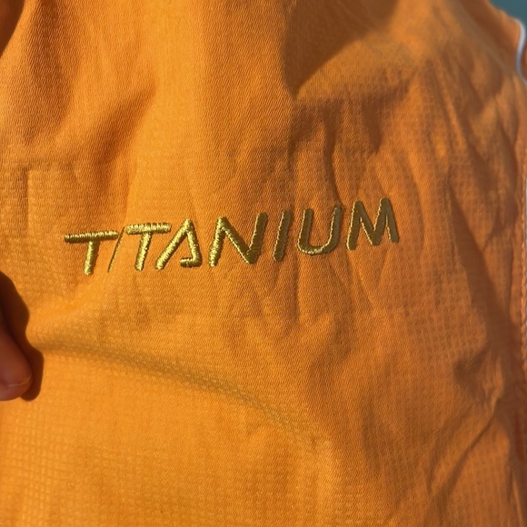 COLUMBIA TITANIUM ski jacket with fleece liner sz M white and orange - Picture 6 of 15